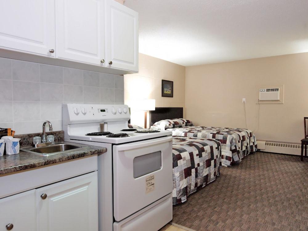 Canadian Motor Inn Grande Prairie Extérieur photo