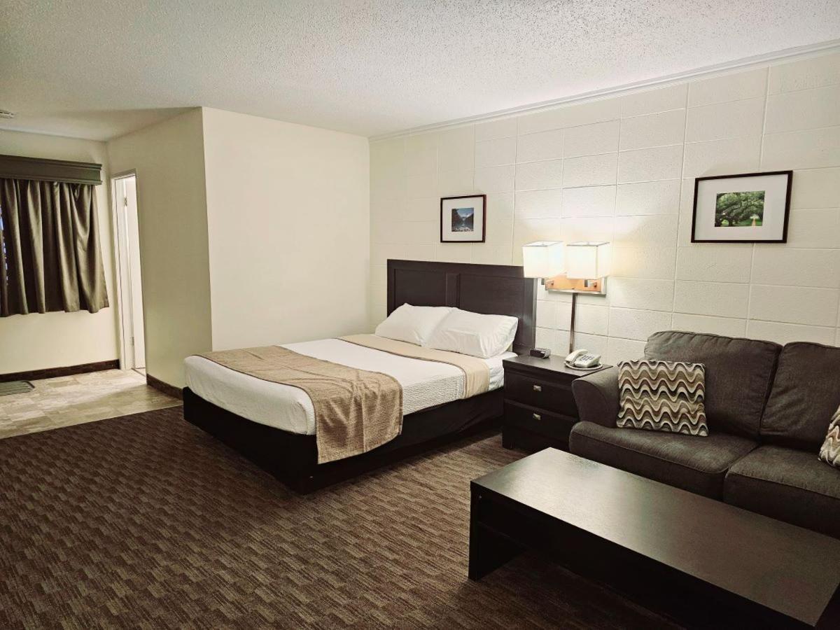Canadian Motor Inn Grande Prairie Extérieur photo